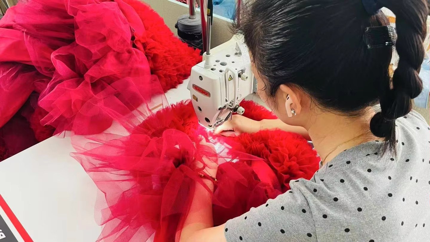3D Pleating & 12–14 Stitch High-Density Sewing